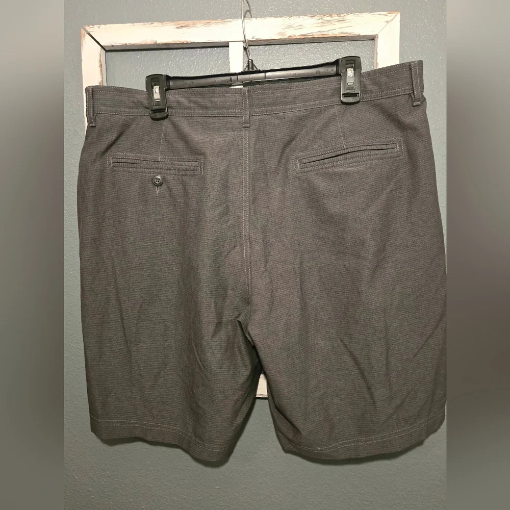 PGA TOUR Men’s Heathered Grey Performance Golf Shorts - Size 38